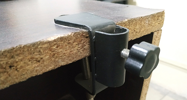 A picture of the clamp for the BM 800 mic