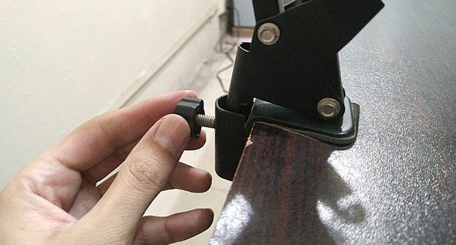 A picture of the screw for the BM 800 Microphone stand